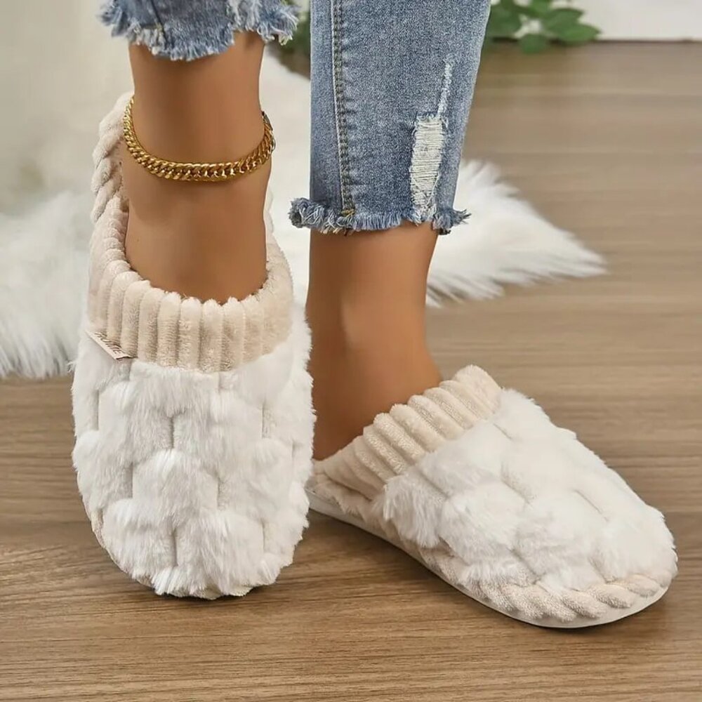 Womens Slippers size 10.5- 11, 280mm/260mm-in